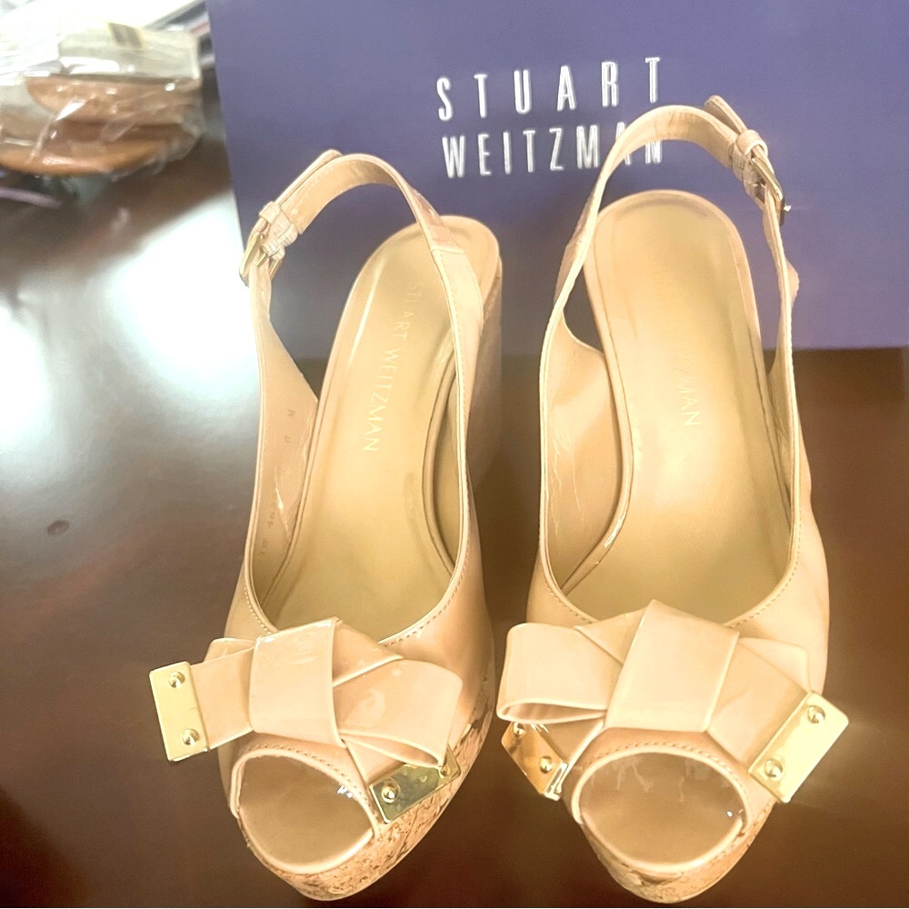 Stuart Weitzman York Wedge Platform Sandal. 7.5 Quartz color patent leather.